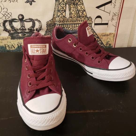 converse burgundy shoes